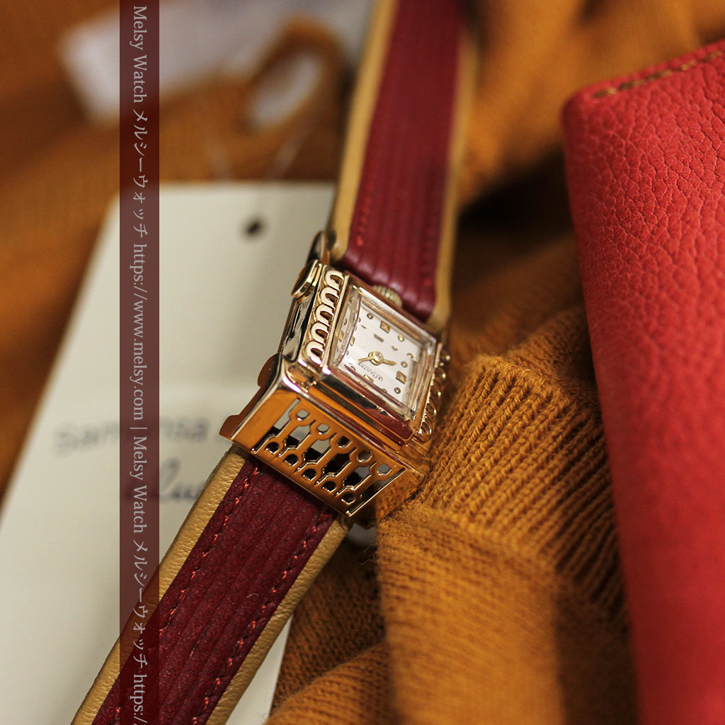 ジャガールクルト 立体感ある装飾の女性用金無垢アンティーク腕時計 【1950年頃】