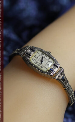 ブローバ 金無垢女性用アンティーク腕時計 美しい2色6石の宝石