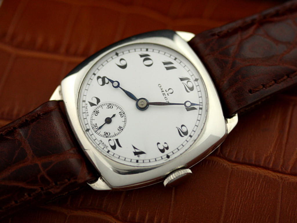 オメガ 銀無垢アンティーク腕時計 クッションケース 【1935年製】